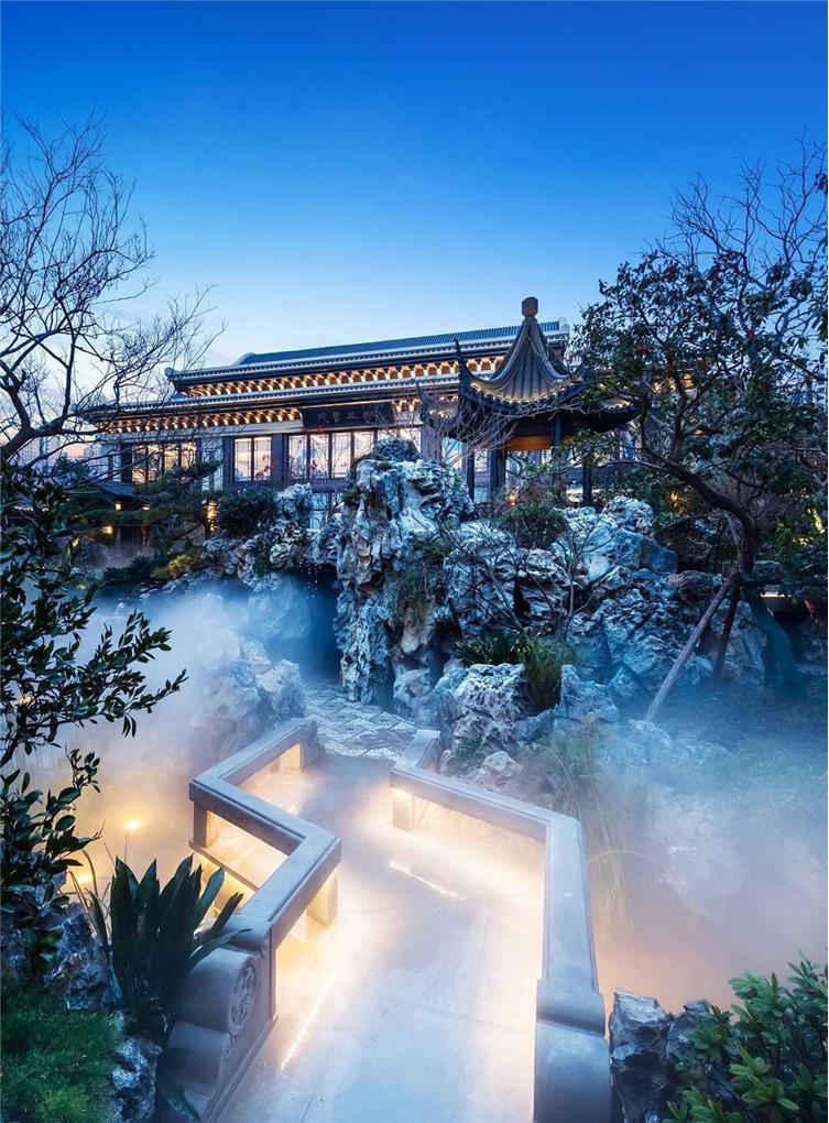 建发央著项目主入口景观工程