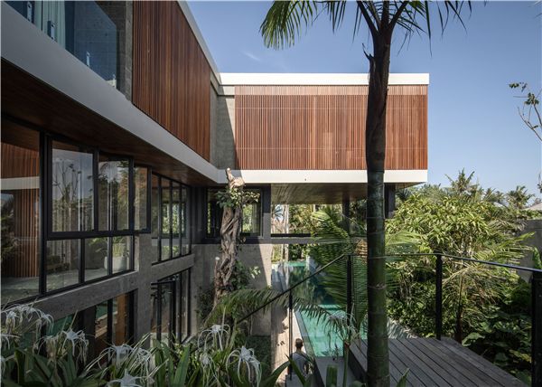 RIVER HOUSE