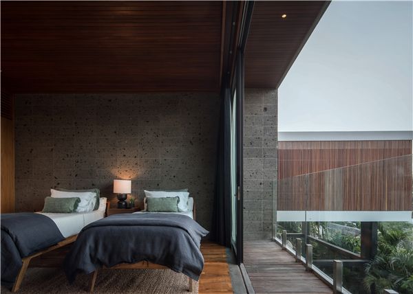 RIVER HOUSE