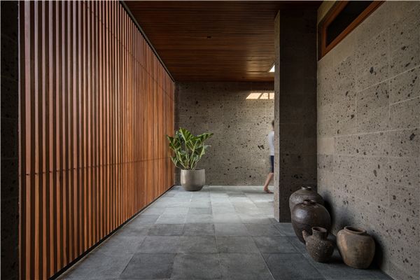 RIVER HOUSE