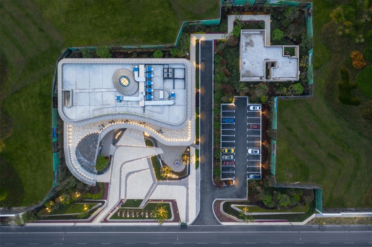 绿地张家港·新里海源名邸示范区