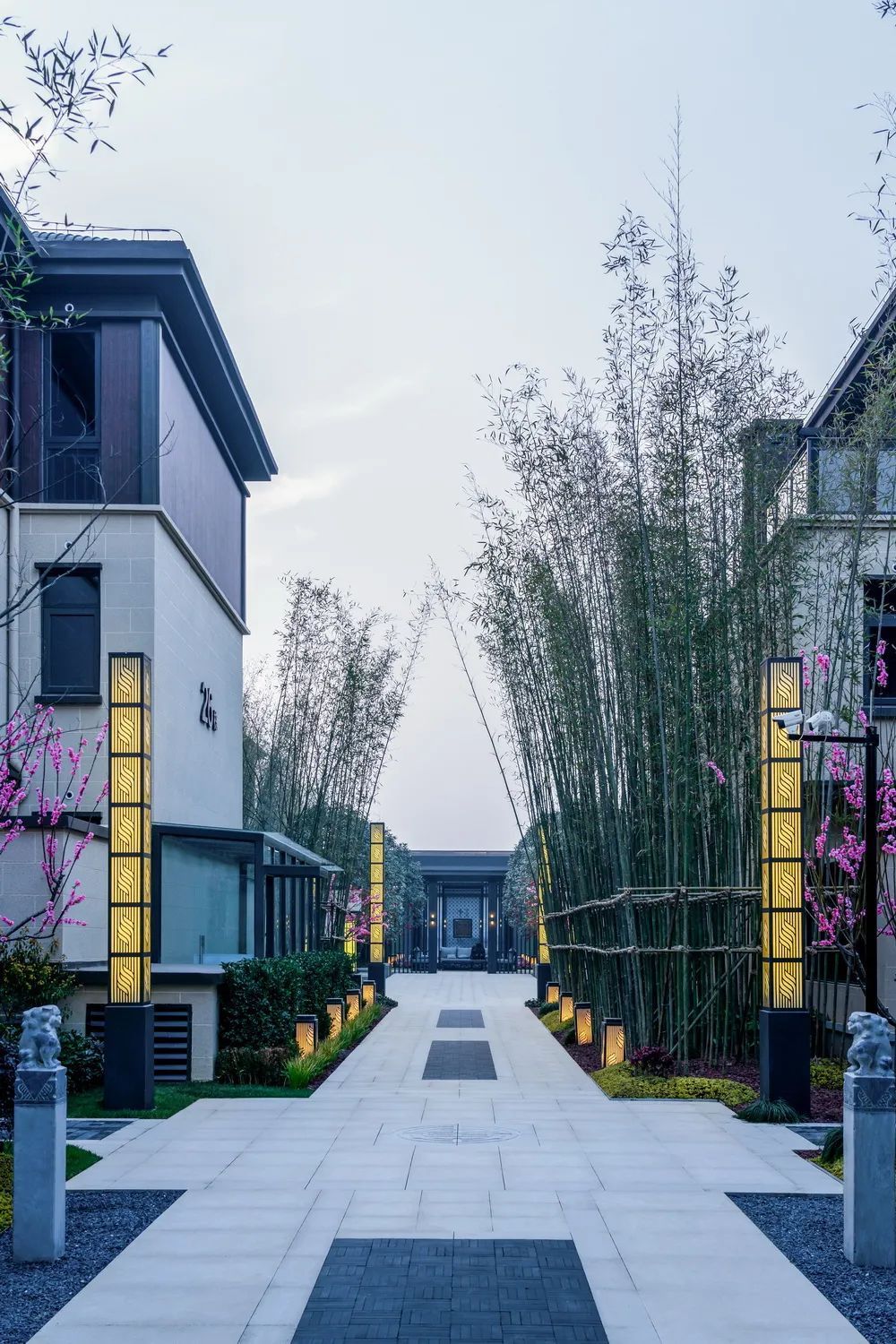 南阳建业十里湖山二期大区