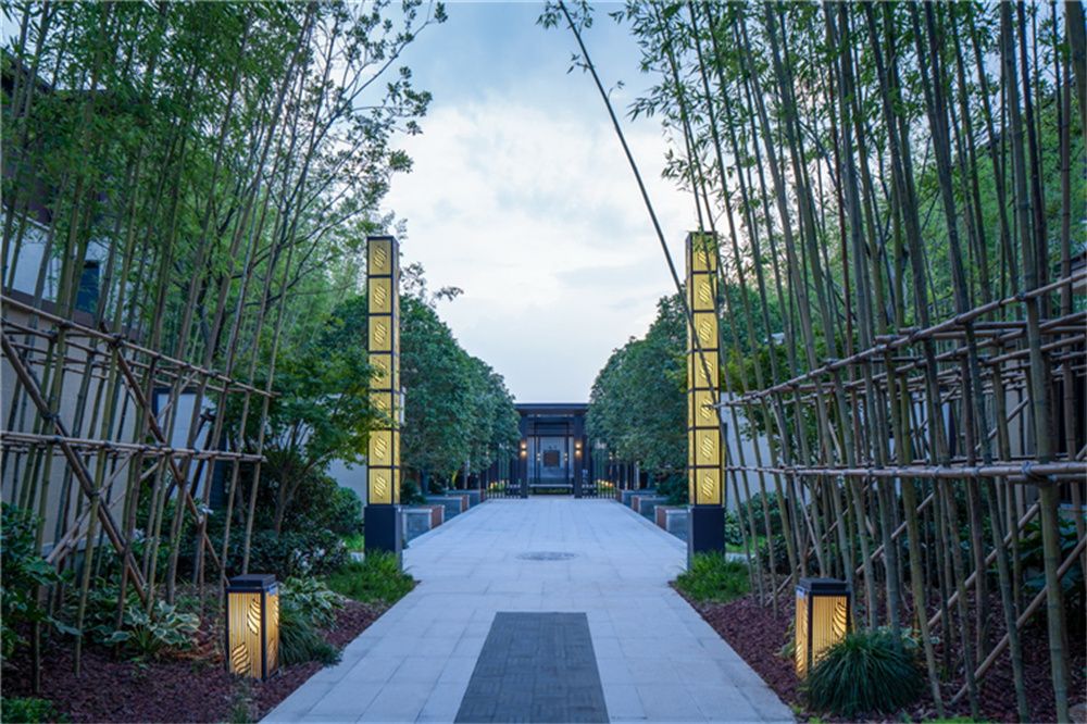 南阳建业十里湖山二期大区