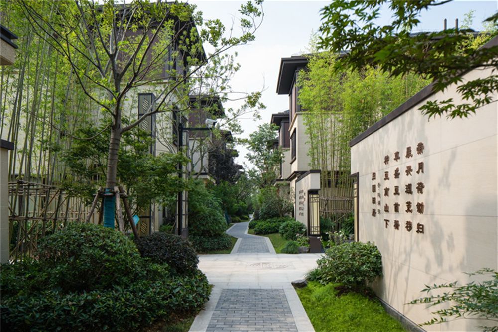 南阳建业十里湖山二期大区