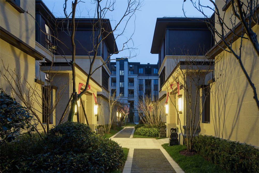 南阳建业十里湖山二期大区
