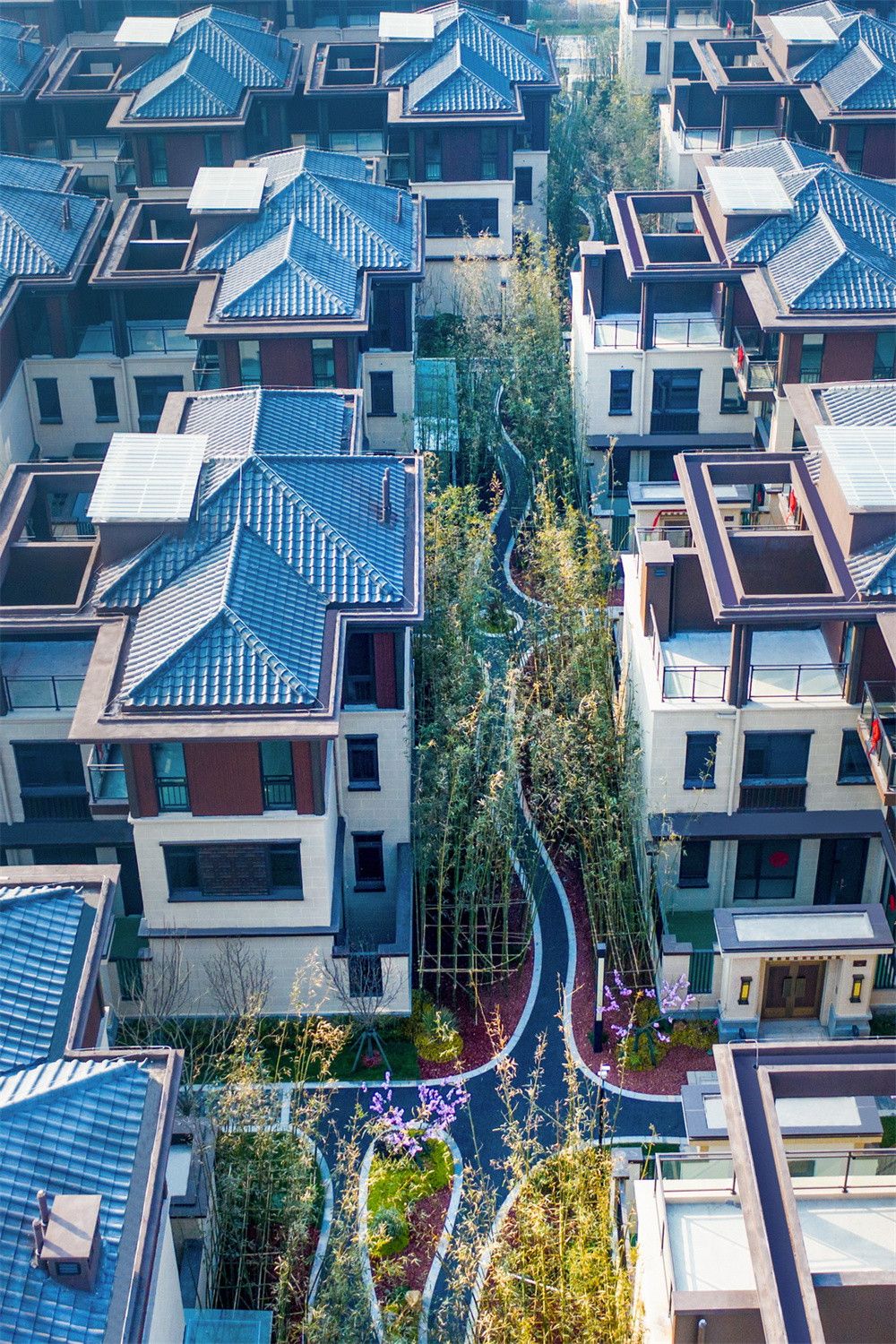 南阳建业十里湖山二期大区