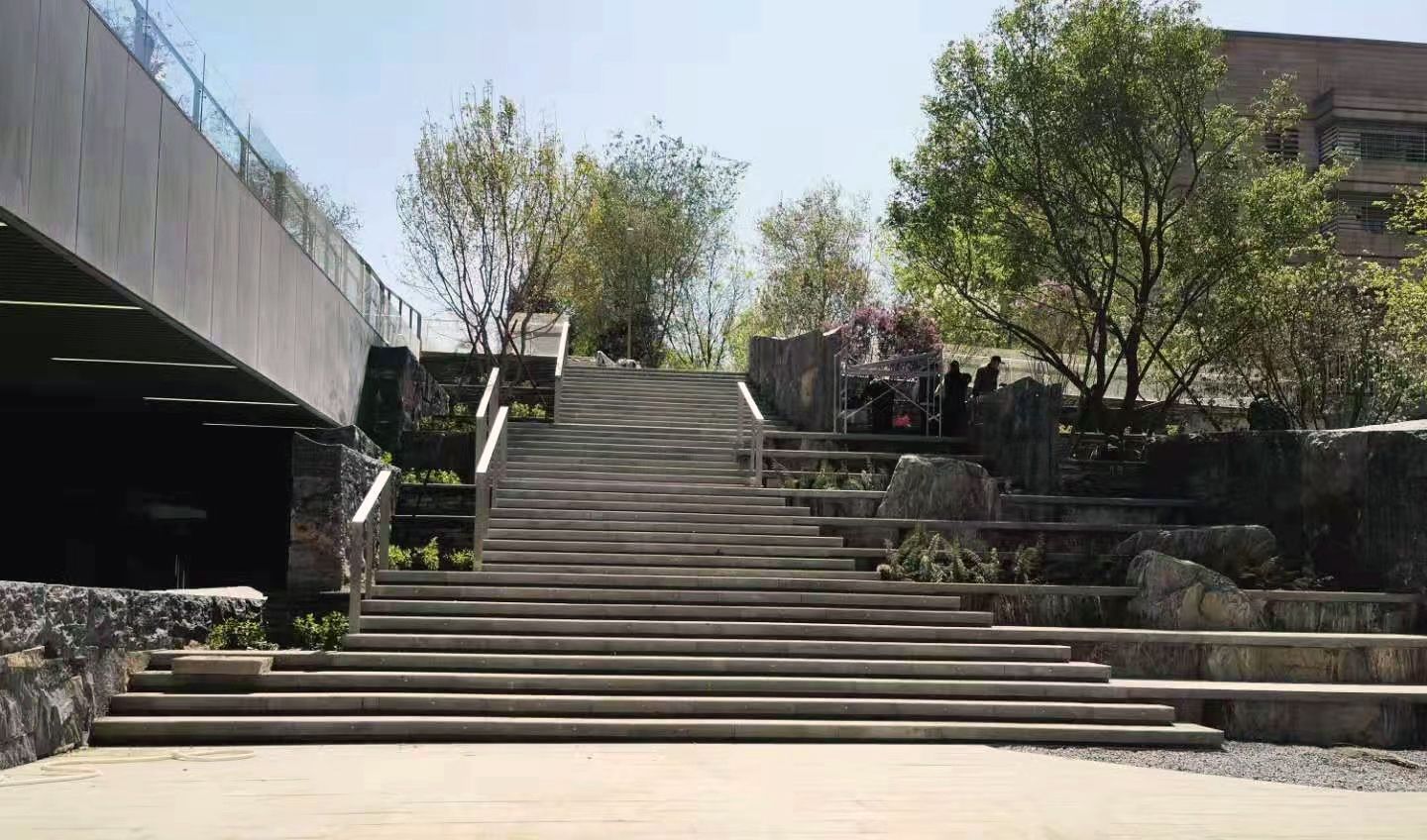 清华经济管理学院园林硬质景观工程