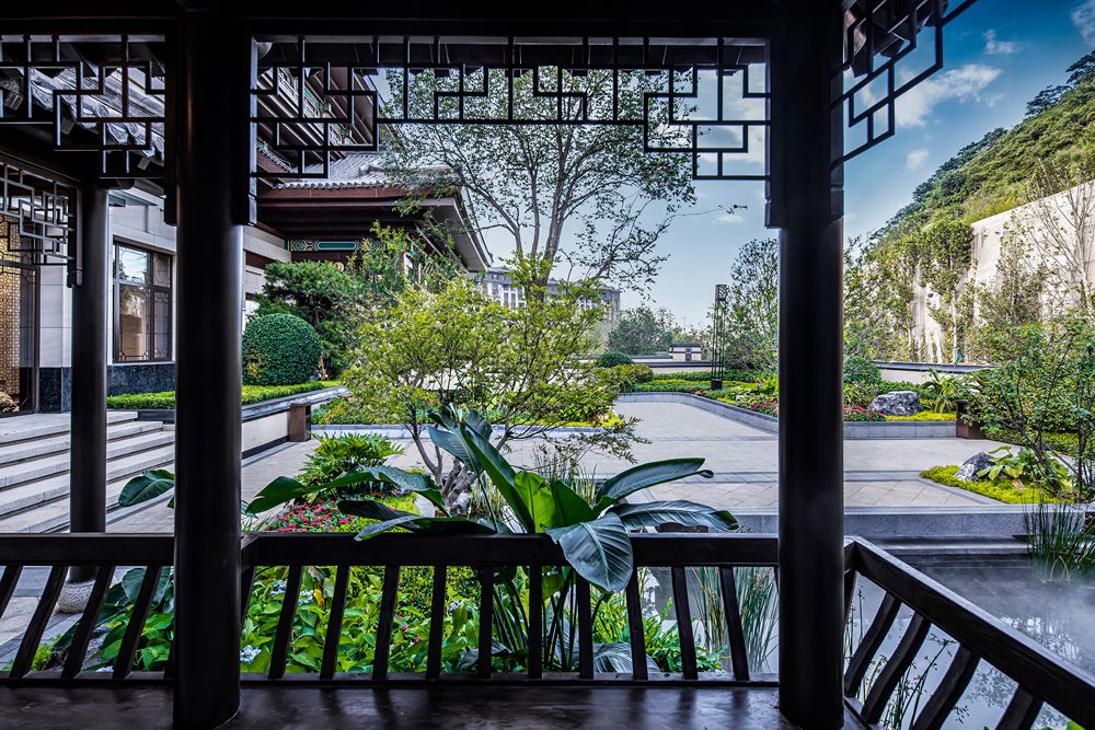 北京鸿瑞西峰项目06地块售楼处前场及样板院景观工程