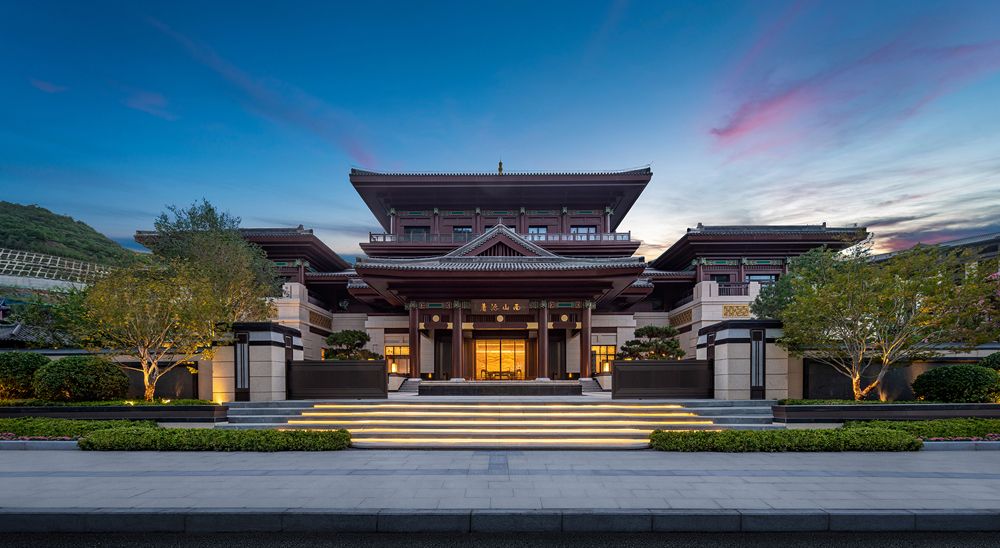北京鸿瑞西峰项目06地块售楼处前场及样板院景观工程