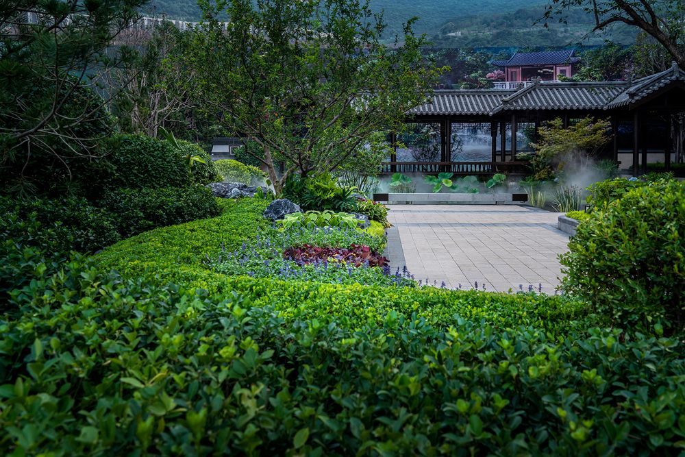 北京鸿瑞西峰项目06地块售楼处前场及样板院景观工程