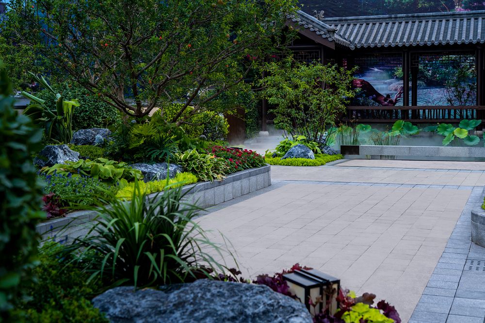 北京鸿瑞西峰项目06地块售楼处前场及样板院景观工程