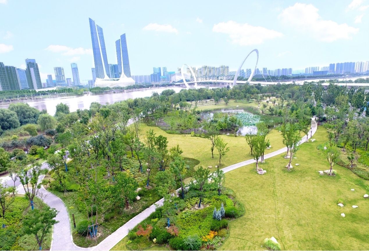 新加坡·南京生态科技岛滨江风光带夹江侧南段景观