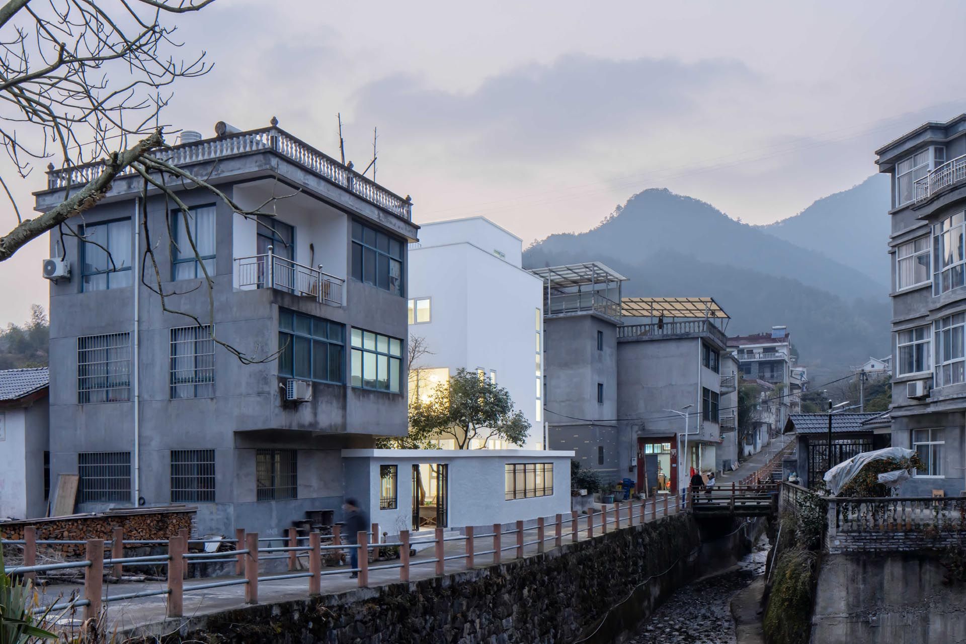 方宅