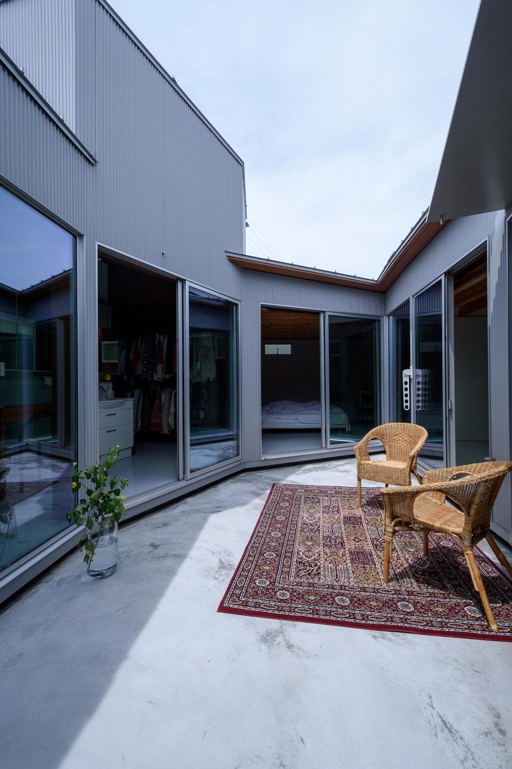 Takayuki Kuzushima and Associates——Courtyard House with Seven Rooms