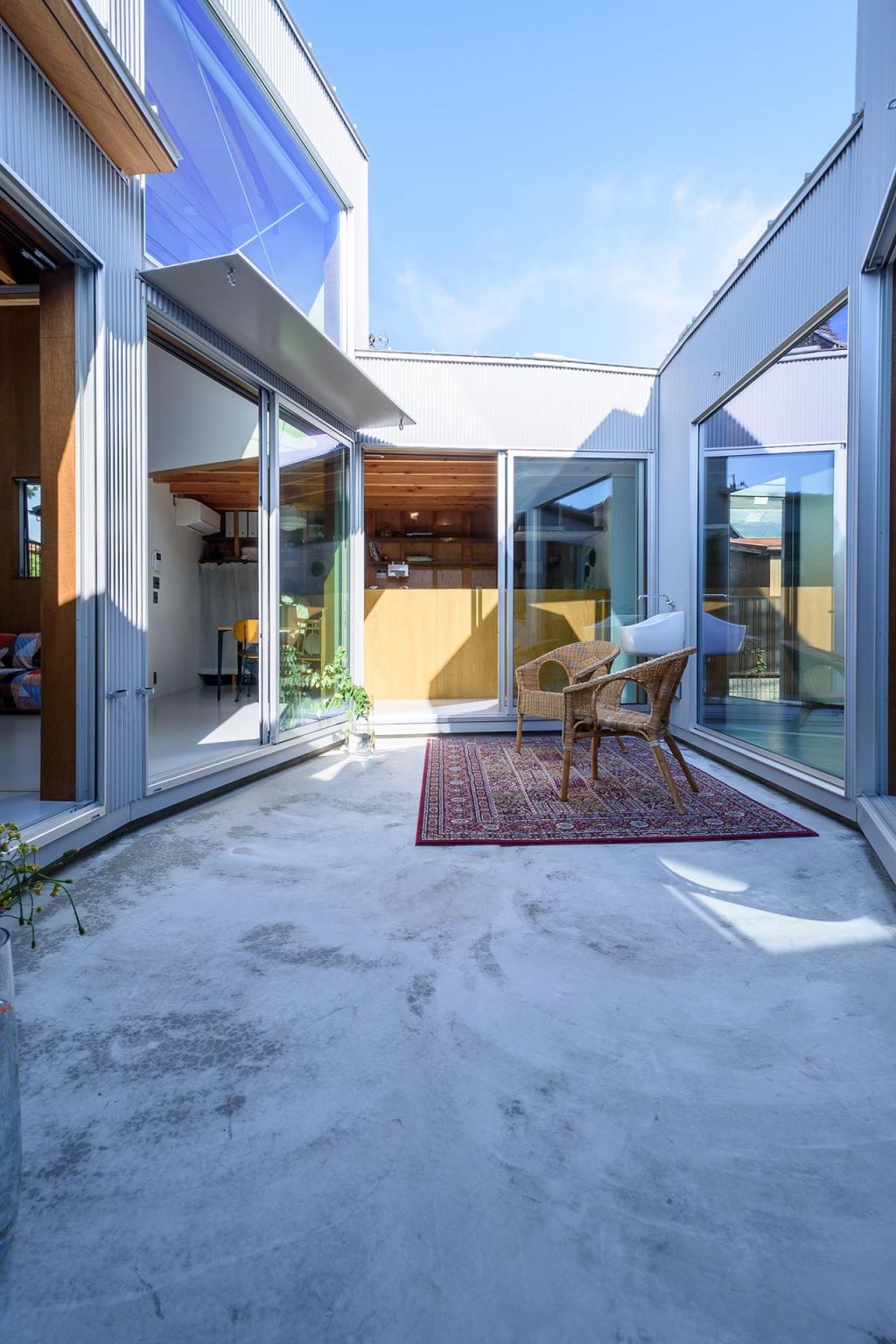 Takayuki Kuzushima and Associates——Courtyard House with Seven Rooms