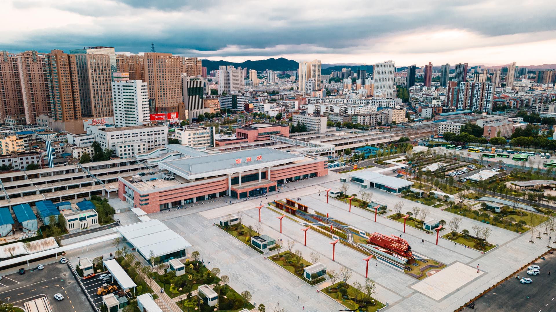 信阳火车站广场景观与公共艺术一体化设计营造