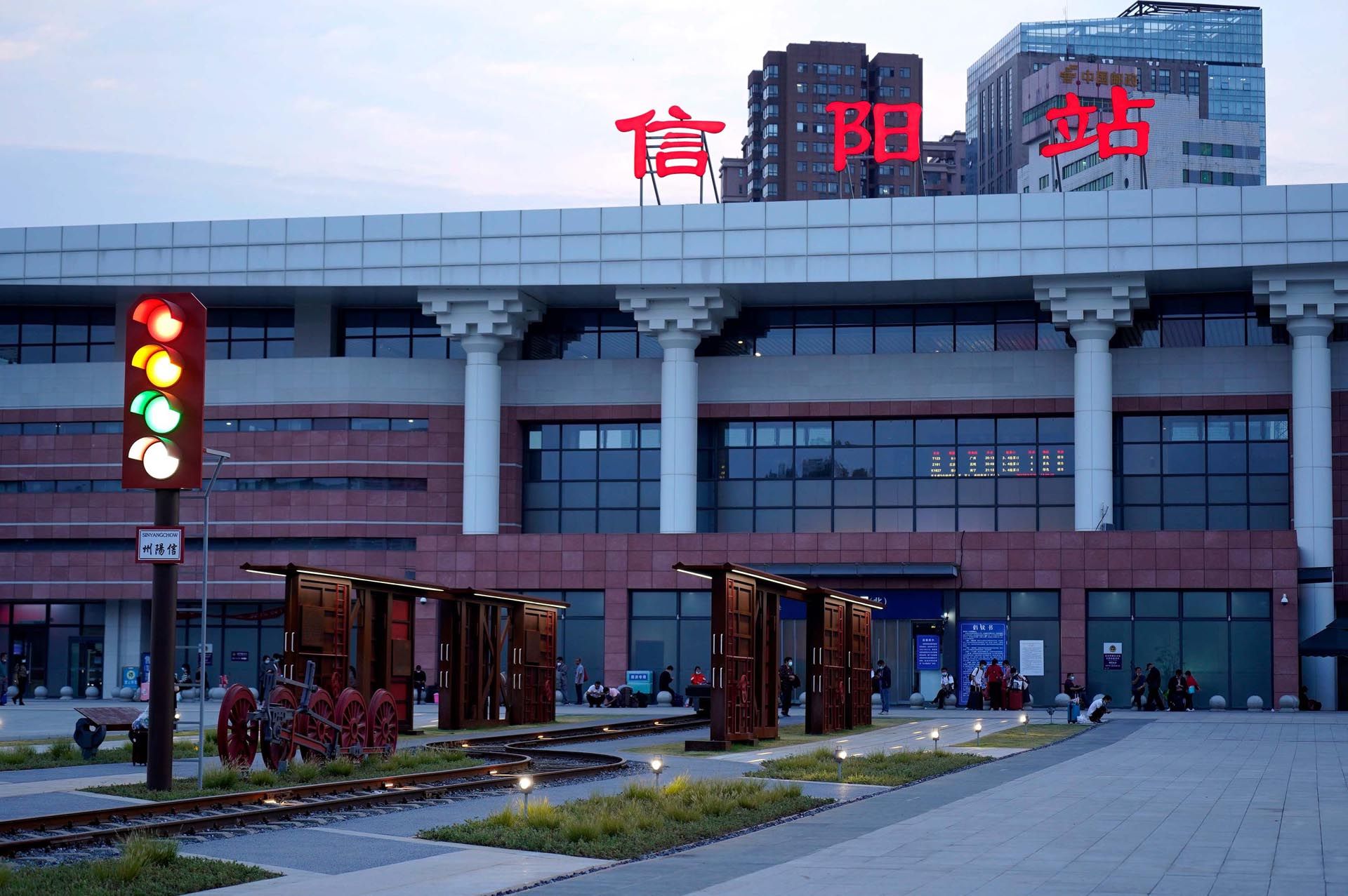 信阳火车站广场景观与公共艺术一体化设计营造