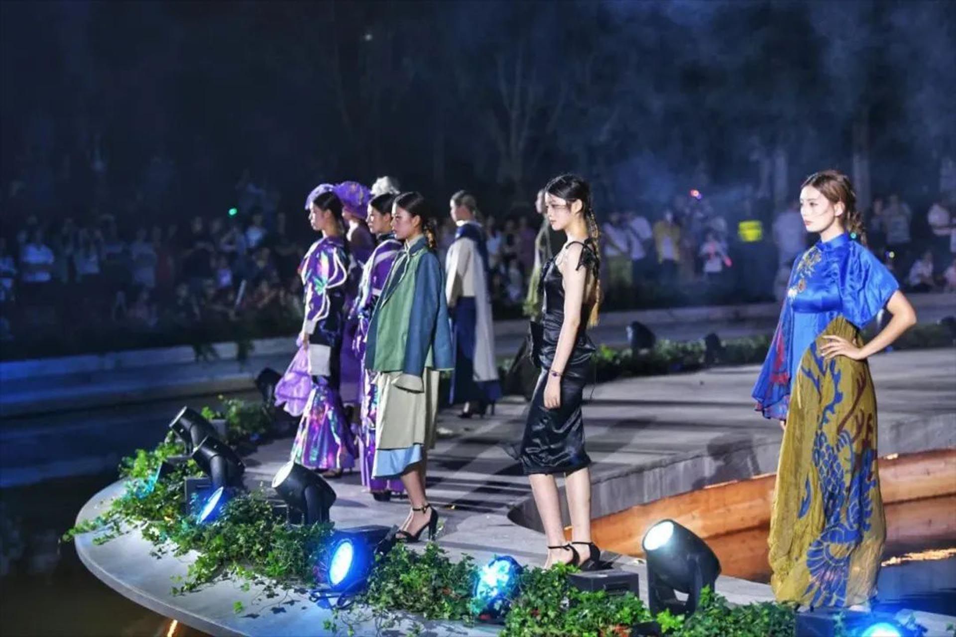 芜湖神山公园莲心舞台