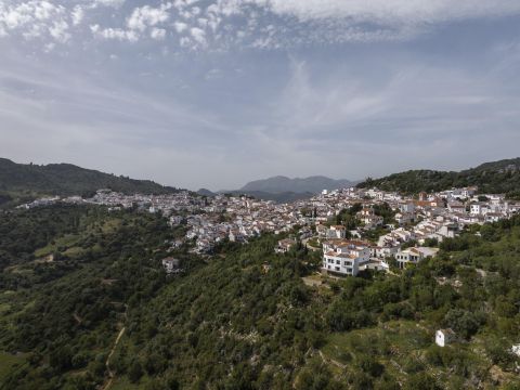 OUTSKIRT HOUSE IN GAUCÍN