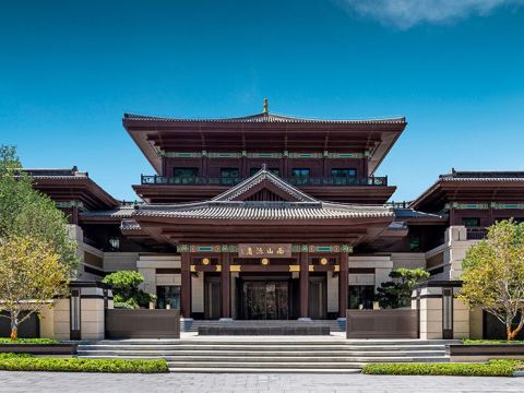 北京鸿瑞西峰项目06地块售楼处前场及样板院景观工程